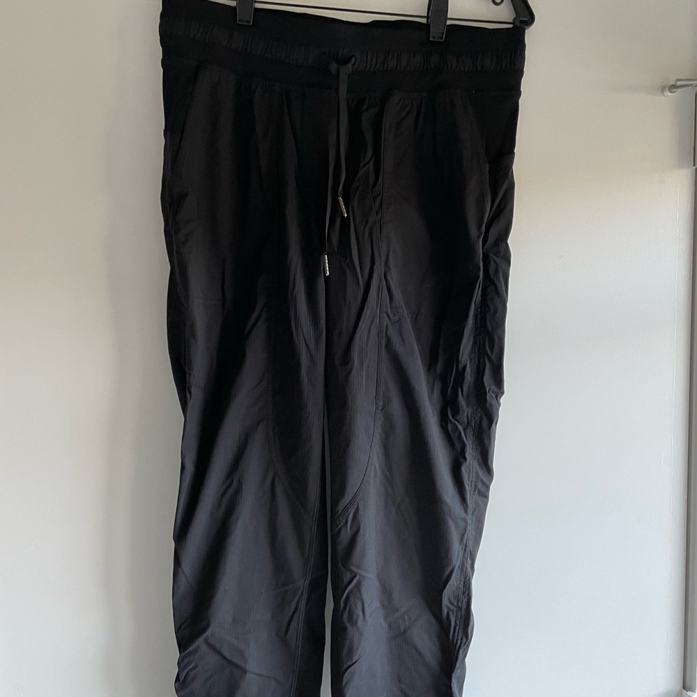 Lululemon Dance Studio mid-rise cropped pant